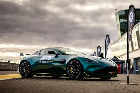 Aston Martin Vantage F1 Edition en piste