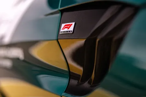 Aston Martin Vantage F1 Edition en piste