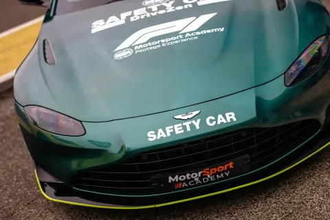 Aston Martin Vantage F1 Edition en piste