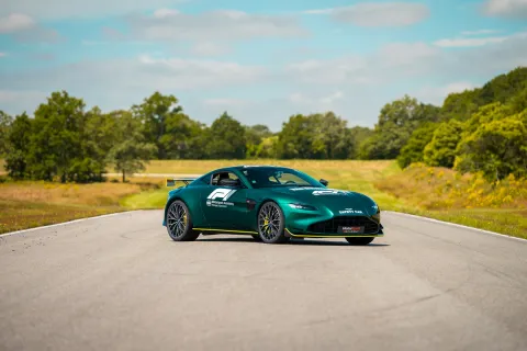 Aston Martin Vantage F1 Edition en piste
