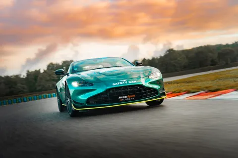 Aston Martin Vantage F1 Edition en piste