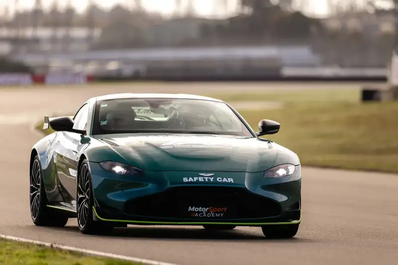 Aston Martin Vantage F1 Edition en piste