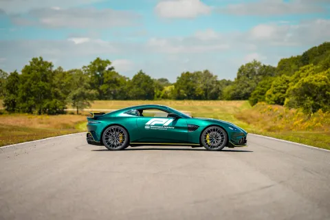Aston Martin Vantage F1 Edition en piste
