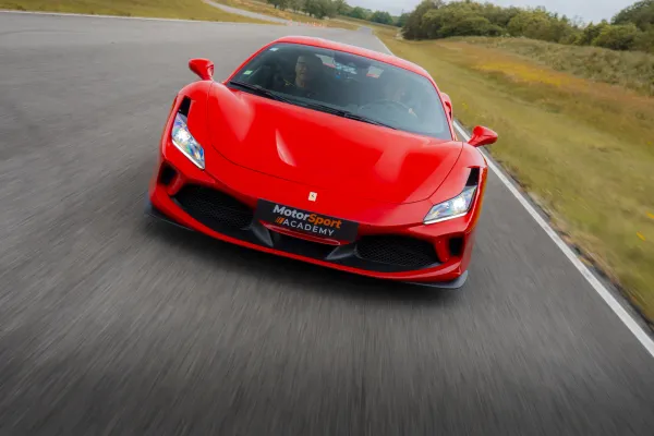Ferrari F8 Tributo en piste