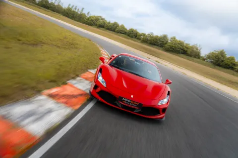 Ferrari F8 Tributo en piste
