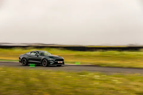Ford Mustang Bullitt en piste