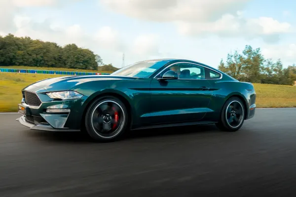 Ford Mustang Bullitt en piste