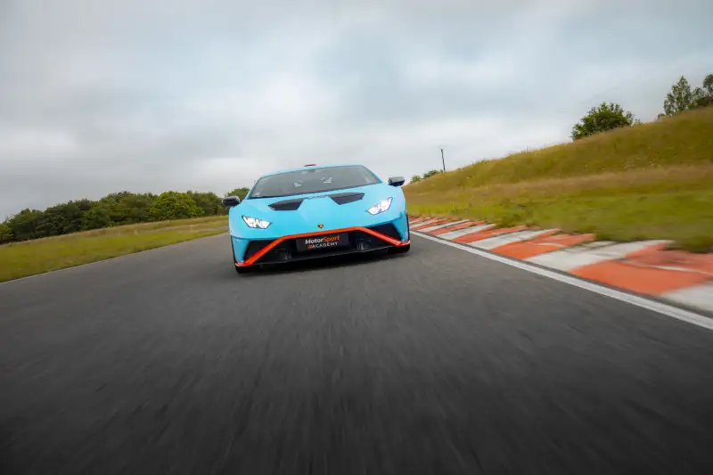 Lamborghini Huracán STO en piste