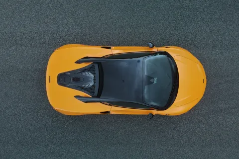 McLaren Artura en piste