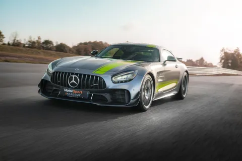 Mercedes-AMG GT R Pro en piste