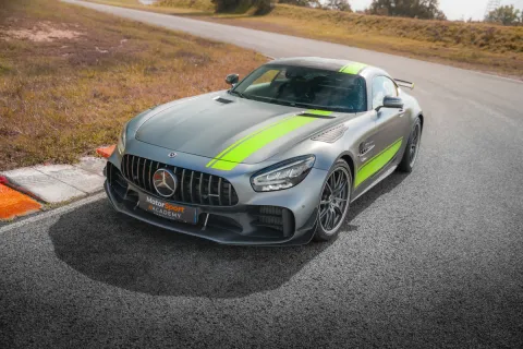 Mercedes-AMG GT R Pro en piste