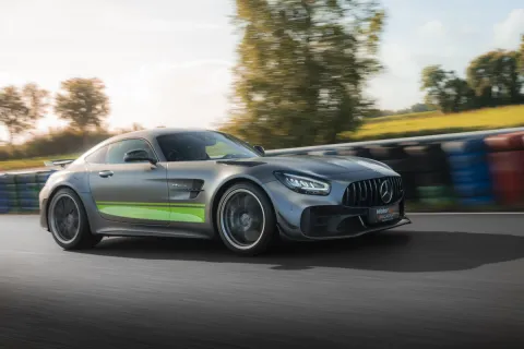 Mercedes-AMG GT R Pro en piste
