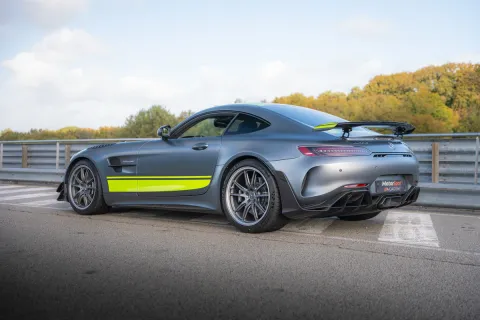 Mercedes-AMG GT R Pro en piste