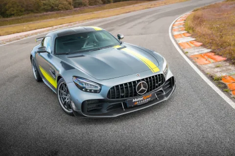 Mercedes-AMG GT R Pro en piste
