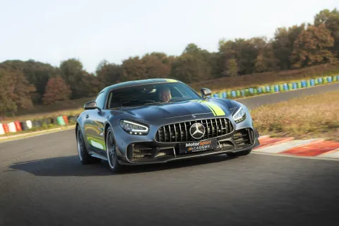 Mercedes-AMG GT R Pro en piste