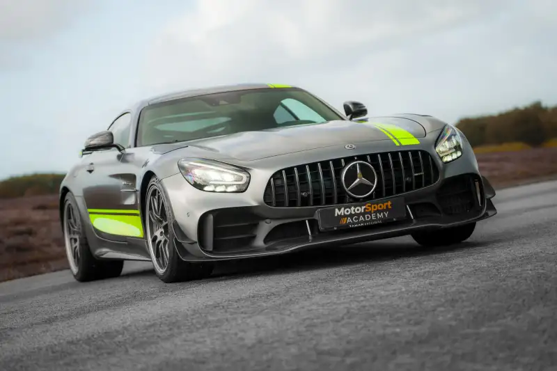 Mercedes-AMG GT R Pro en piste