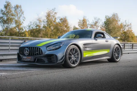 Mercedes-AMG GT R Pro en piste