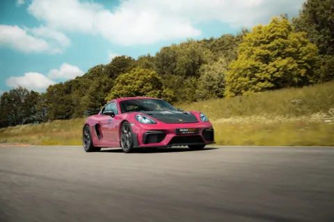 Porsche 718 Cayman GT4 RS en piste
