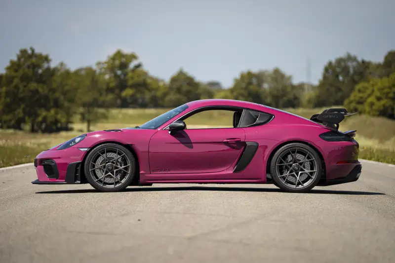 Porsche 718 Cayman GT4 RS en piste