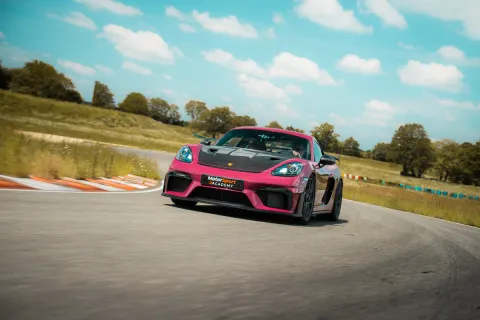 Porsche 718 Cayman GT4 RS en piste