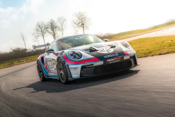 Porsche 992 GT3 RS en piste